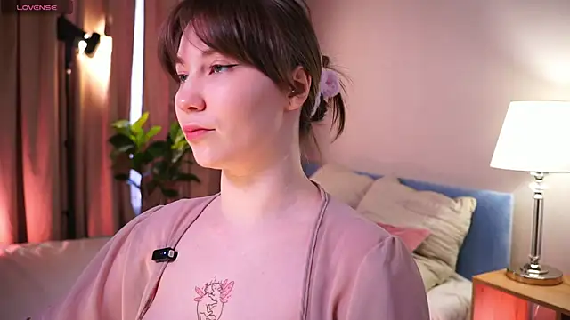 askaudrey  online show from March 26, 1:49 pm