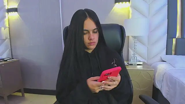 ChloeHarper  online show from January 12, 12:21 pm