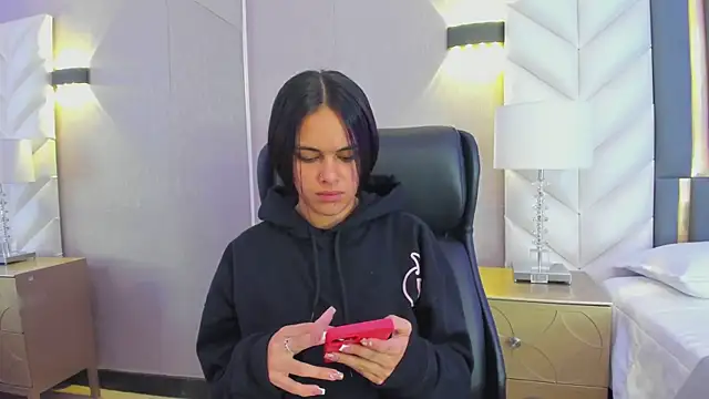 ChloeHarper  online show from January 19, 11:36 am