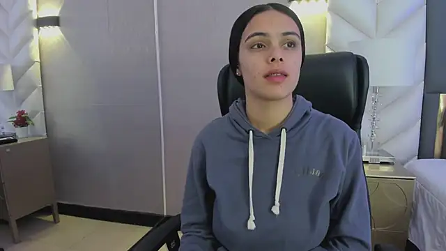 ChloeHarper  online show from February 27, 11:21 am