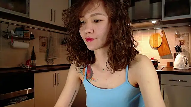 Kelly Yon online show from December 25, 9:33 pm
