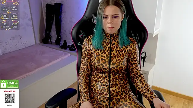 Latex Kitty online show from January 14, 11:20 am