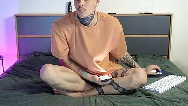 DENIS HERE online show from November 10, 6:07 pm