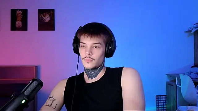 DENIS HERE online show from November 21, 6:06 pm