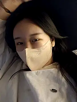 yuunalee online show from October 29, 9:05 pm