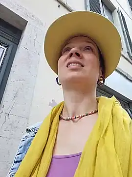 Exhibitionsplit online show from March 6, 1:14 pm