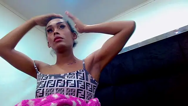 Snapshot of CoralineSweett chatting on September 13, 7:02 pm CoralineSweett online show from September 13, 7:02 pm