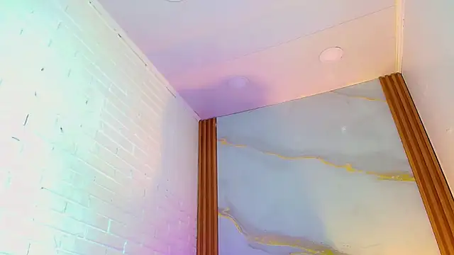 Snapshot of CoralineSweett chatting on October 11, 3:39 am CoralineSweett online show from October 11, 3:39 am