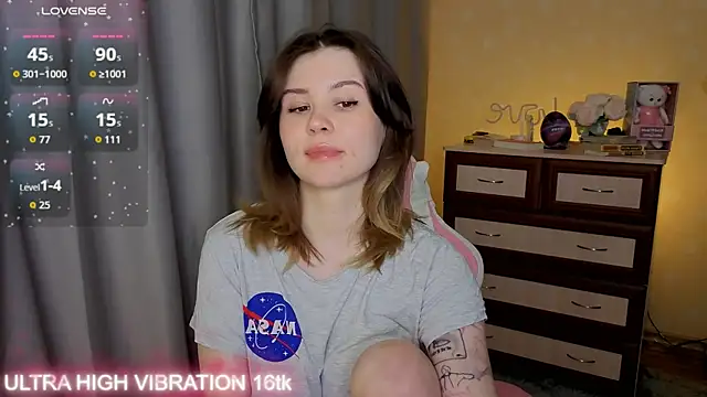 cutie mili online show from December 18, 9:59 am