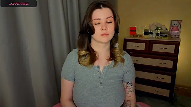 cutie mili online show from April 19, 12:04 pm