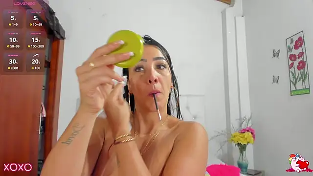 Snapshot of VenussVega chatting on October 9, 3:54 pm VenussVega online show from October 9, 3:54 pm