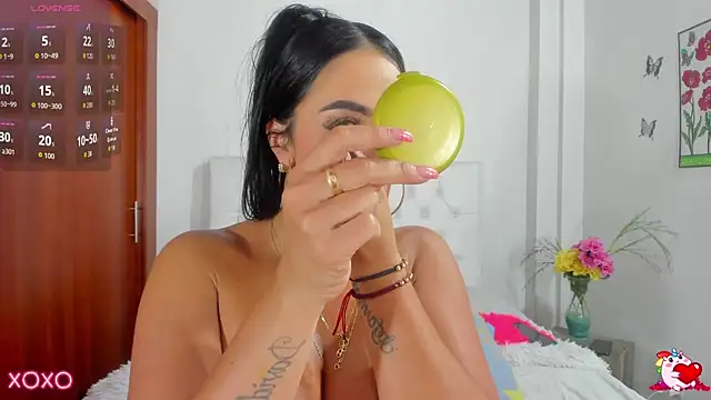 Snapshot of VenussVega chatting on November 19, 4:40 pm VenussVega online show from November 19, 4:40 pm