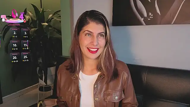 scarlett moore online show from April 17, 4:32 pm