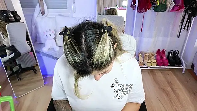 Tawny cox online show from February 6, 9:45 am