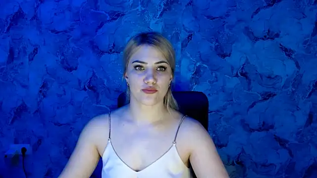 Snapshot of nika_gold1 chatting on March 13, 7:50 pm nika gold1 online show from March 13, 7:50 pm