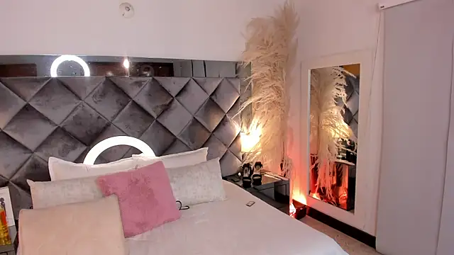 sofhiaa adaams online show from November 7, 10:43 pm