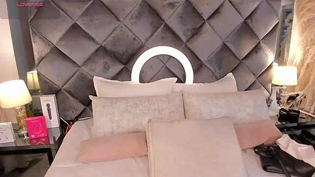 sofhiaa adaams online show from November 20, 10:31 pm