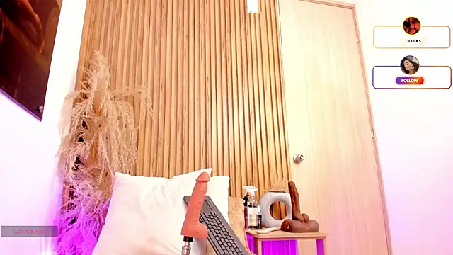 sofhiaa adaams online show from March 1, 4:42 pm