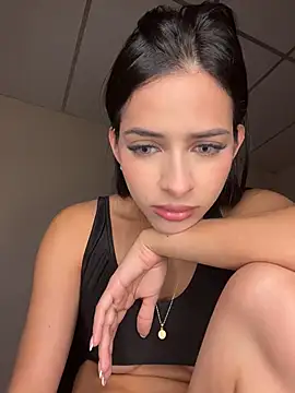 violetta-brown1 online show from April 11, 12:37 am