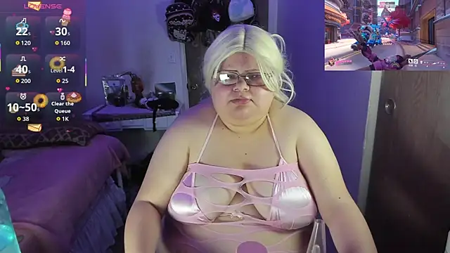 Snapshot of Bimbolola chatting on December 2, 4:51 am Bimbolola online show from December 2, 4:51 am