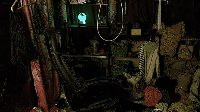 Ombeline1 online show from November 10, 11:15 pm