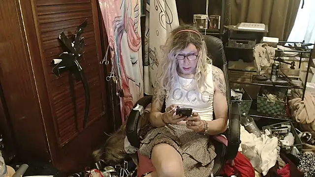 Snapshot of Ombeline1 chatting on May 30, 3:31 pm Ombeline1 online show from May 30, 3:31 pm