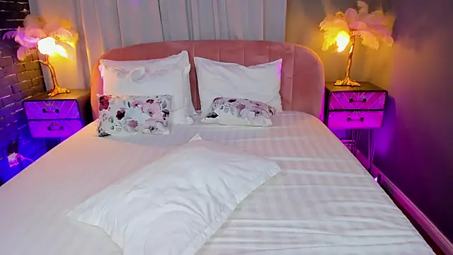AmedeeaBanks online show from July 11, 7:27 pm
