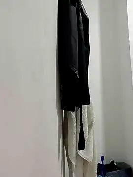 Lia Hurley online show from December 21, 8:00 pm