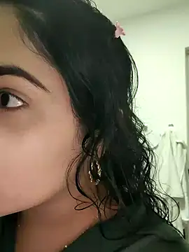 Lia Hurley online show from January 17, 4:47 pm