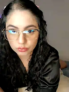 Lia Hurley online show from January 27, 7:35 pm