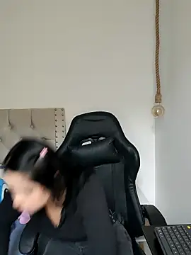 Lia Hurley online show from March 21, 12:50 pm