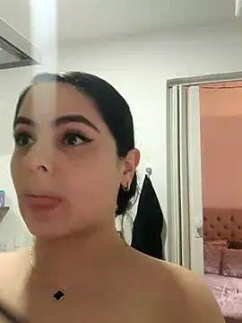 Lia Hurley online show from December 15, 8:02 pm