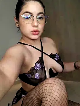 Lia Hurley online show from March 13, 4:46 pm