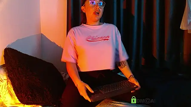 Snapshot of Hot_Candy_ chatting on September 18, 2:13 am Hot Candy online show from September 18, 2:13 am