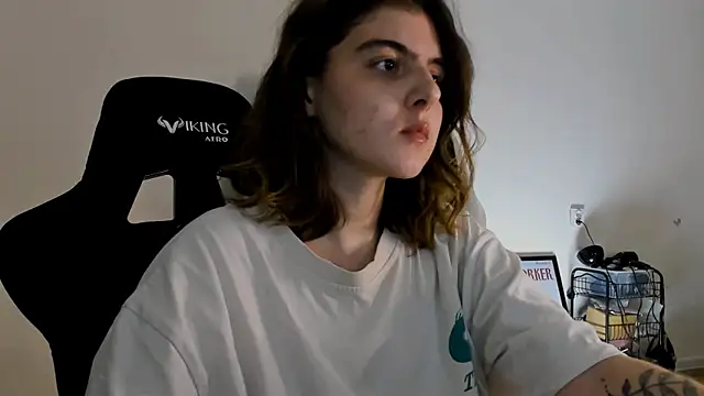 emmamurrr online show from December 23, 7:20 pm