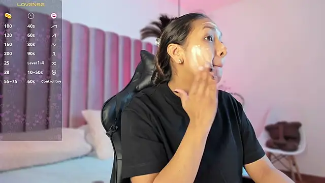 Snapshot of AmelyaMann chatting on January 23, 11:26 am AmelyaMann online show from January 23, 11:26 am