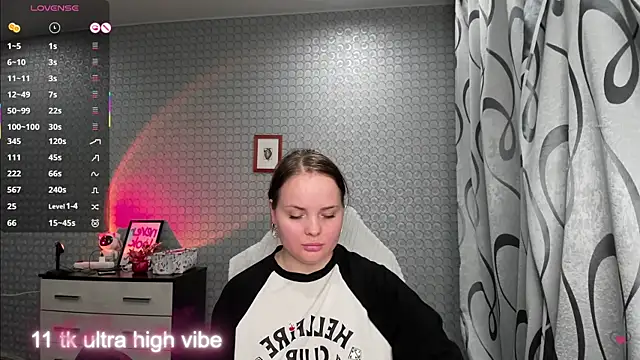 Snapshot of flower_sarah_ chatting on October 30, 9:26 pm flower sarah online show from October 30, 9:26 pm