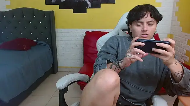 isabeautyx19 online show from April 9, 1:27 am