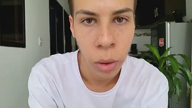 Snapshot of grey___27 chatting on March 20, 5:25 pm grey 27 online show from March 20, 5:25 pm