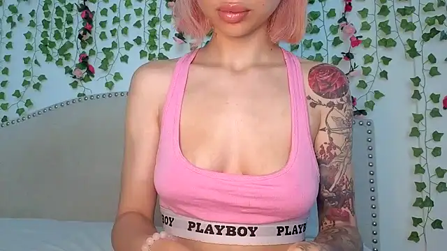 xoxcatt online show from July 11, 8:00 pm