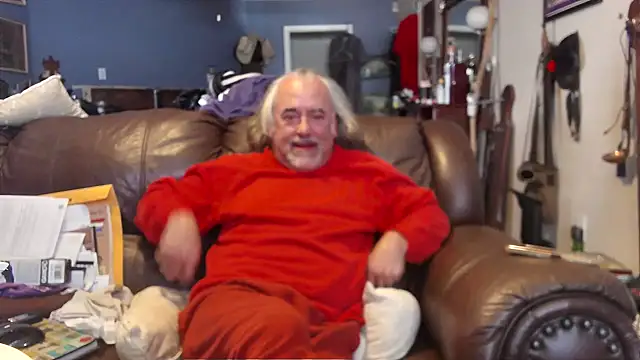 Snapshot of PincheDave4u chatting on December 12, 7:59 pm PincheDave4u online show from December 12, 7:59 pm