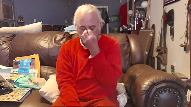 Snapshot of PincheDave4u chatting on January 6, 10:47 pm PincheDave4u online show from January 6, 10:47 pm