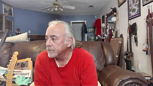 Snapshot of PincheDave4u chatting on January 15, 8:26 pm PincheDave4u online show from January 15, 8:26 pm