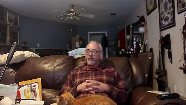 Snapshot of PincheDave4u chatting on January 18, 11:22 pm PincheDave4u online show from January 18, 11:22 pm