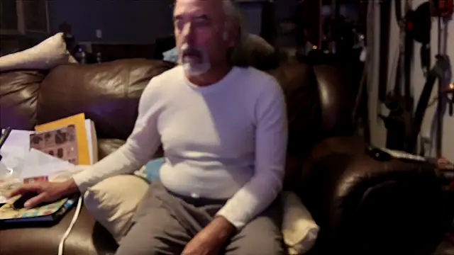 Snapshot of PincheDave4u chatting on February 2, 12:35 pm PincheDave4u online show from February 2, 12:35 pm