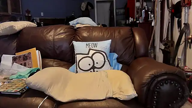 Snapshot of PincheDave4u chatting on February 4, 9:20 pm PincheDave4u online show from February 4, 9:20 pm