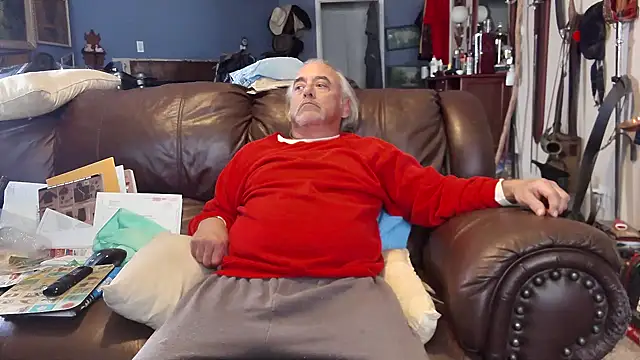 Snapshot of PincheDave4u chatting on February 5, 8:57 pm PincheDave4u online show from February 5, 8:57 pm