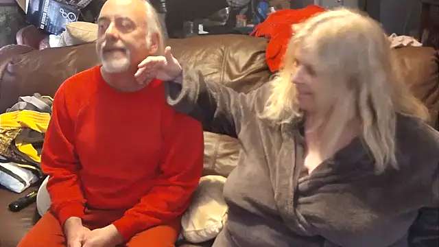 Snapshot of PincheDave4u chatting on March 8, 10:13 pm PincheDave4u online show from March 8, 10:13 pm