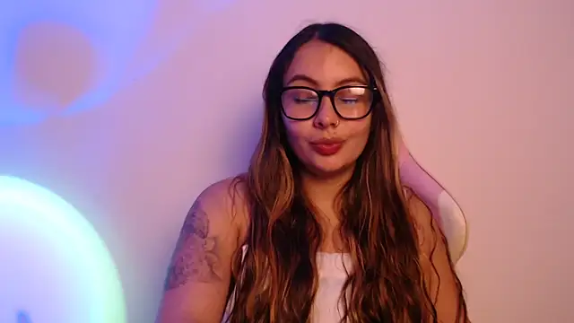 lalawhitte online show from December 19, 9:44 pm