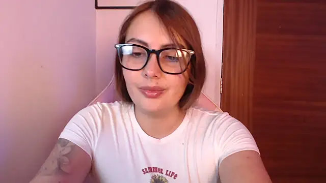 lalawhitte online show from April 10, 8:46 pm